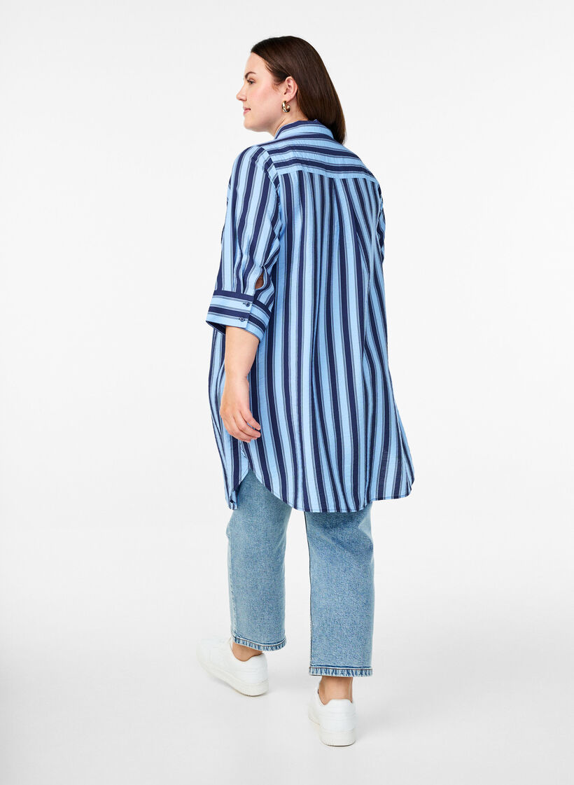 Lyhyt mekko kauluksella ja rintataskulla, Sininen, Model image number 2