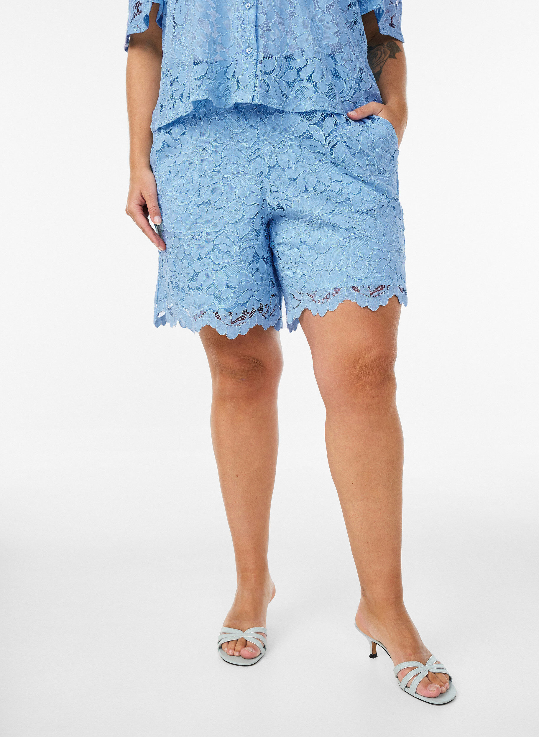 ZizziLyhythihainen pitsipusero V-p&auml;&auml;ntiell&auml;, Sininen, Model image number 3