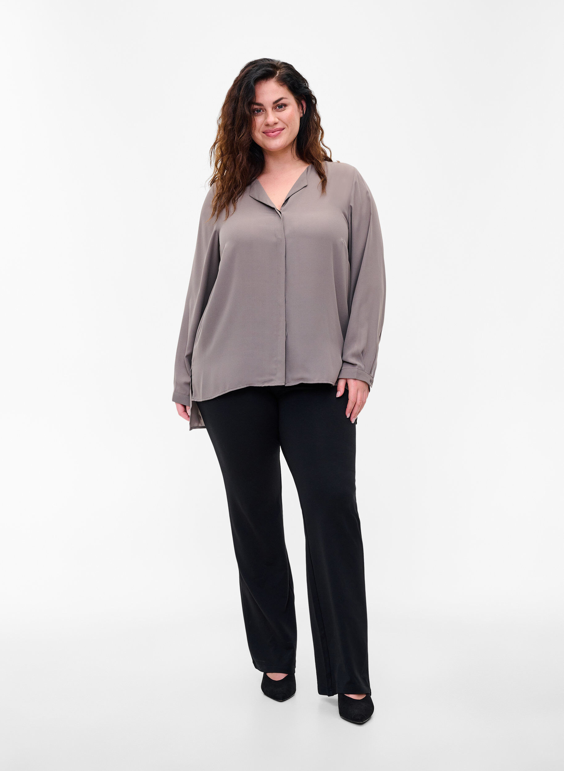 Zizzi Yksiv&auml;rinen paita v-p&auml;&auml;ntiell&auml;, Falcon, Model image number 2