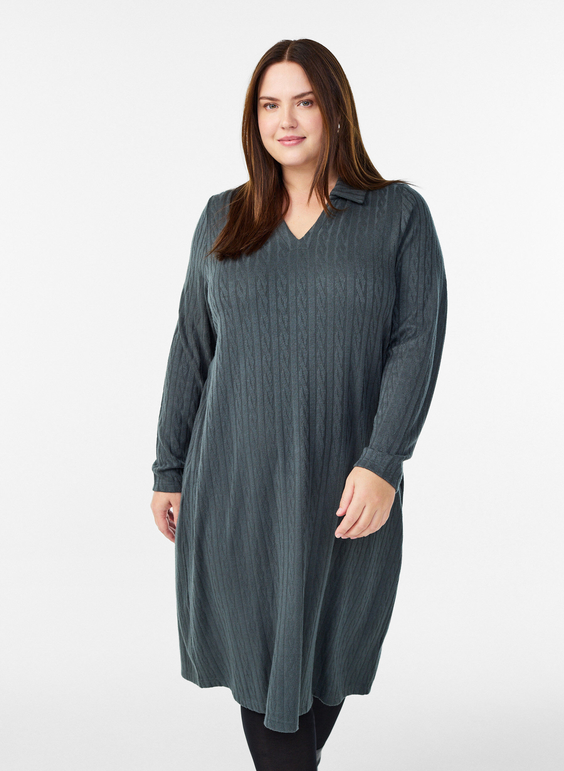 Mekko kaapelikuviolla ja v-p&auml;&auml;ntiell&auml;, Vihre&auml;, Model