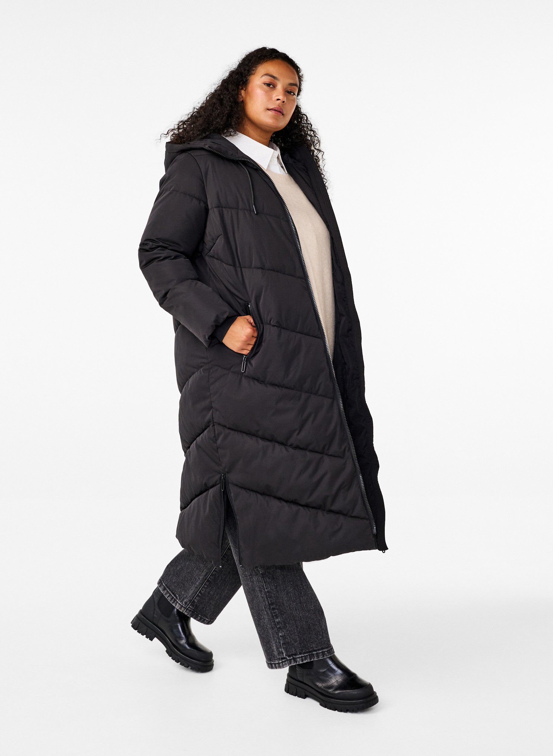 Pitk&auml; toppatakki, jossa huppu ja taskut, Musta, Model