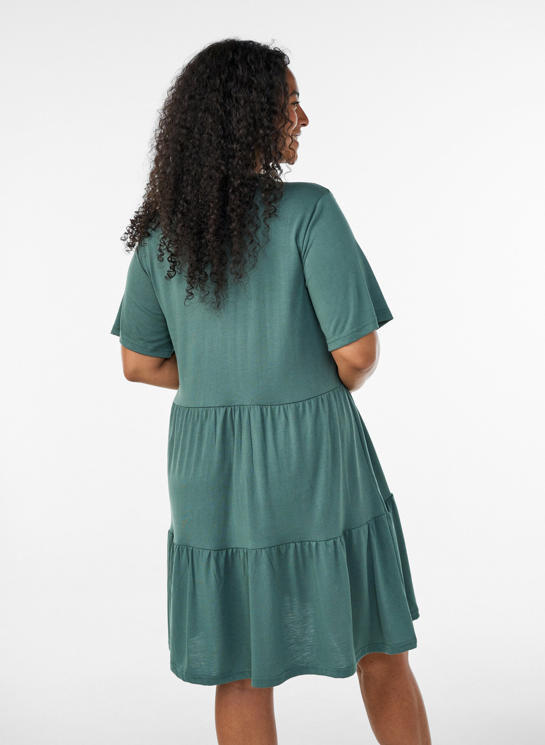ZizziJerseymekko pitsiyksityiskohdilla ja kerrostetulla helmalla, Vihre&auml;, Model image number 2