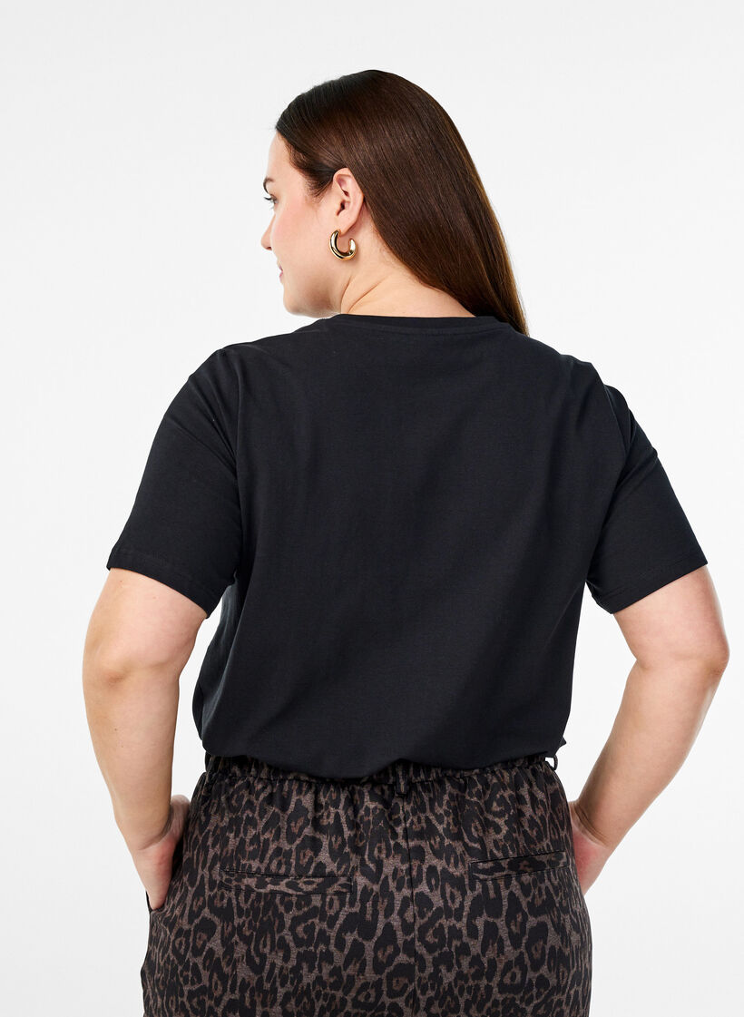 T-paita luomupuuvillasta pyöreällä kaula-aukolla, Black, Model image number 1