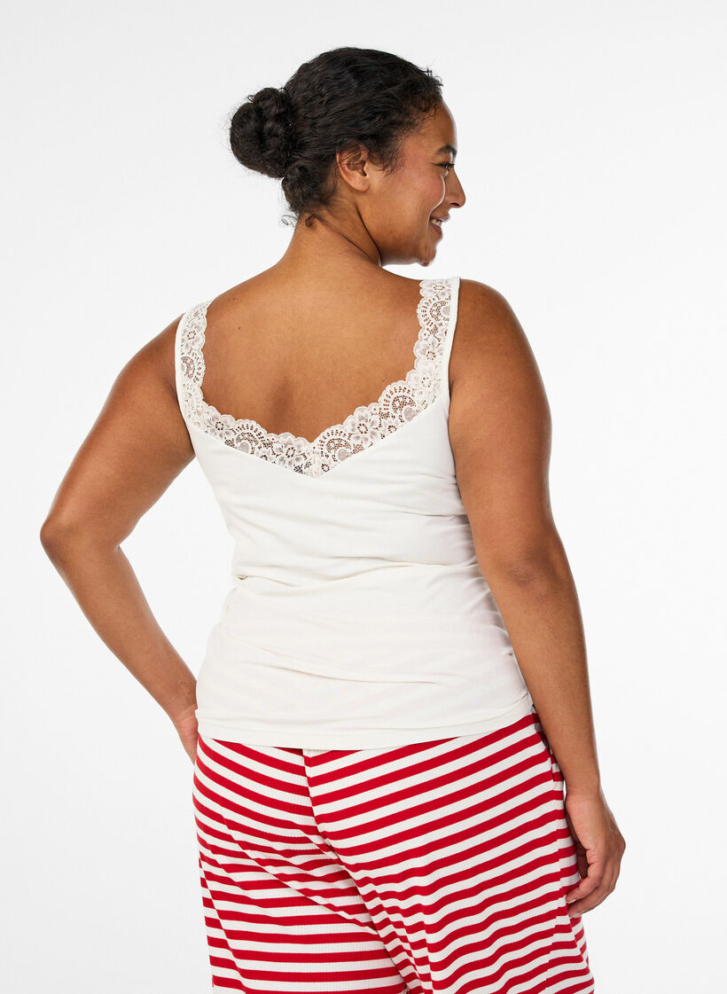 Pitsireunainen viskoositoppi, Vanilja, Model image number 2