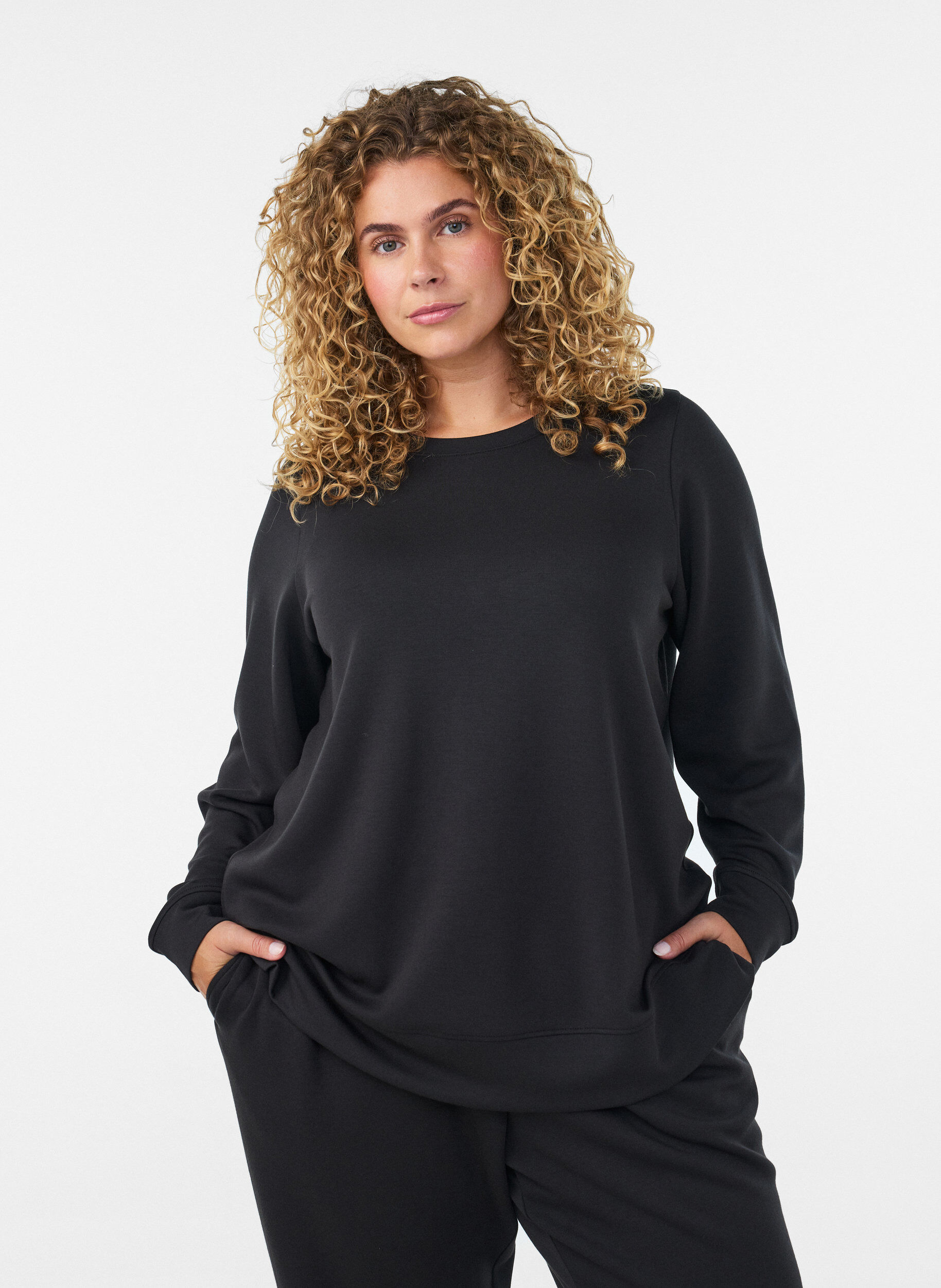 ZizziPitk&auml;hihainen jerseypusero py&ouml;re&auml;ll&auml; p&auml;&auml;ntiell&auml;, Musta, Model image number 0