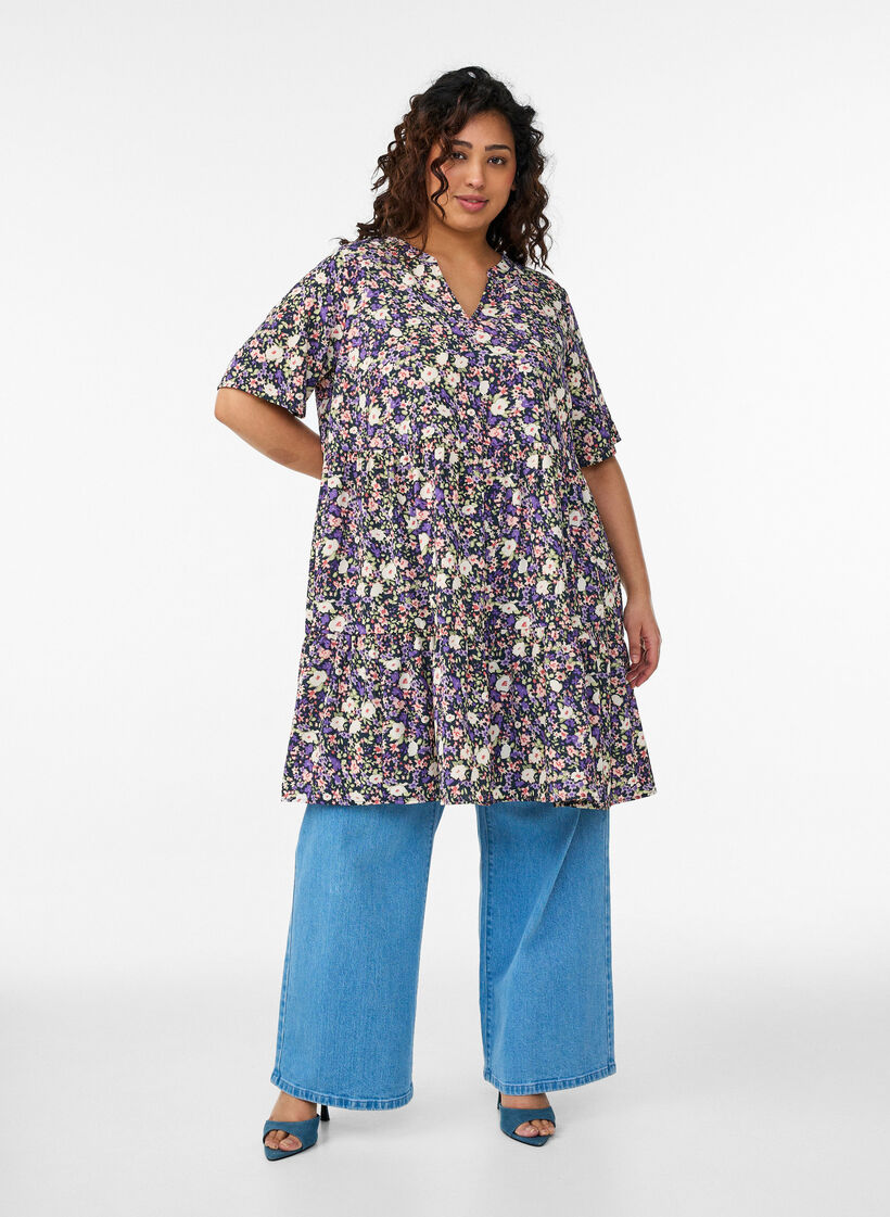 Lyhythihainen A-linjainen mekko, jossa on leikkauslinja, Violetti, Model image number 1