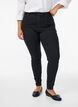 Amy korkea vy&ouml;t&auml;r&ouml;iset super slim fit -farkut, Musta, Model image number 2