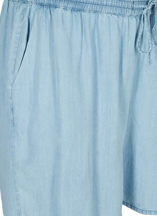Väljät shortsit nyörillä ja taskuilla, Light blue denim, Packshot image number 2