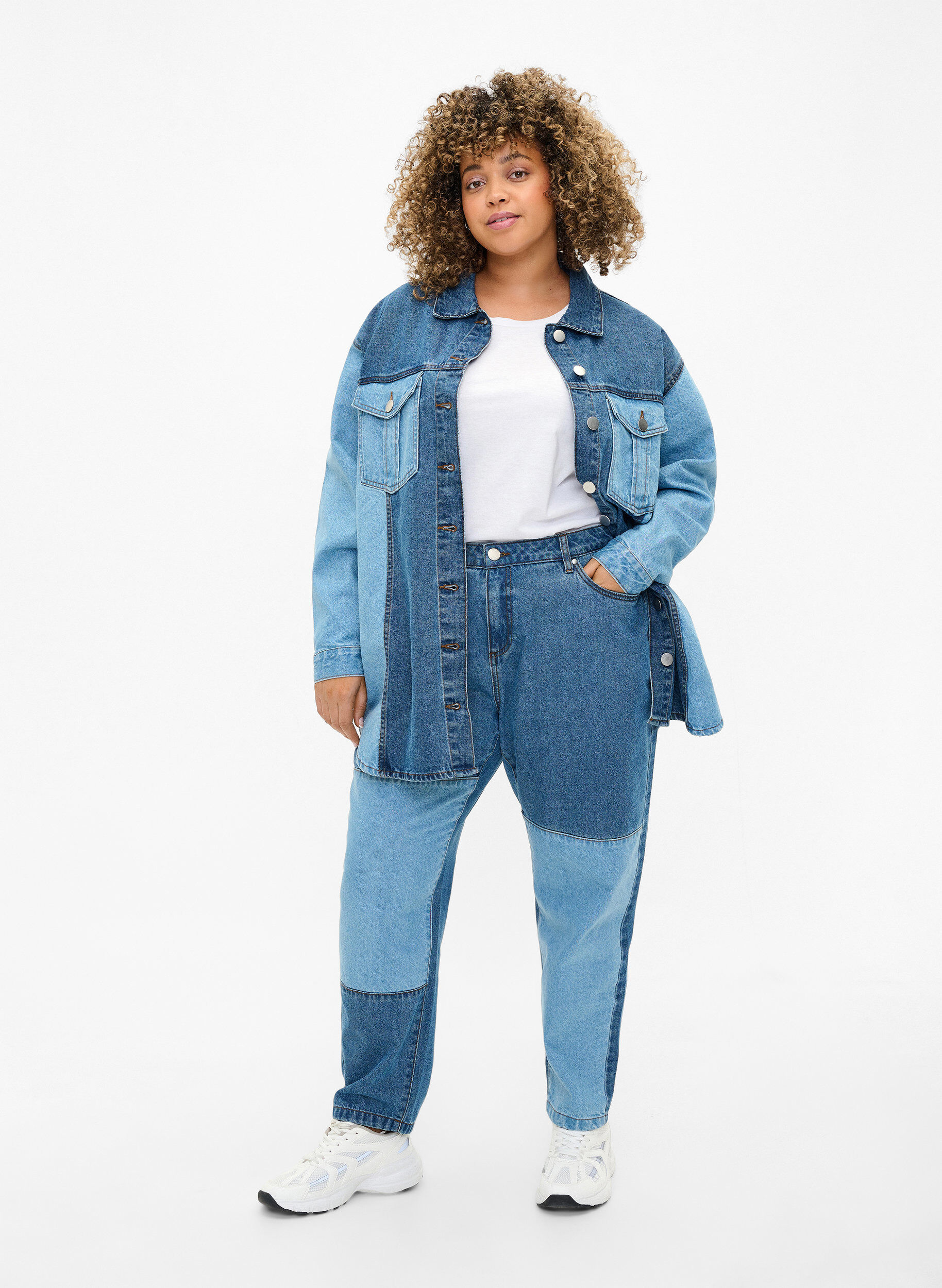 Zizzi Korkeavy&ouml;t&auml;r&ouml;iset Mille mom fit farkut, Light Blue Denim, Model image number 0
