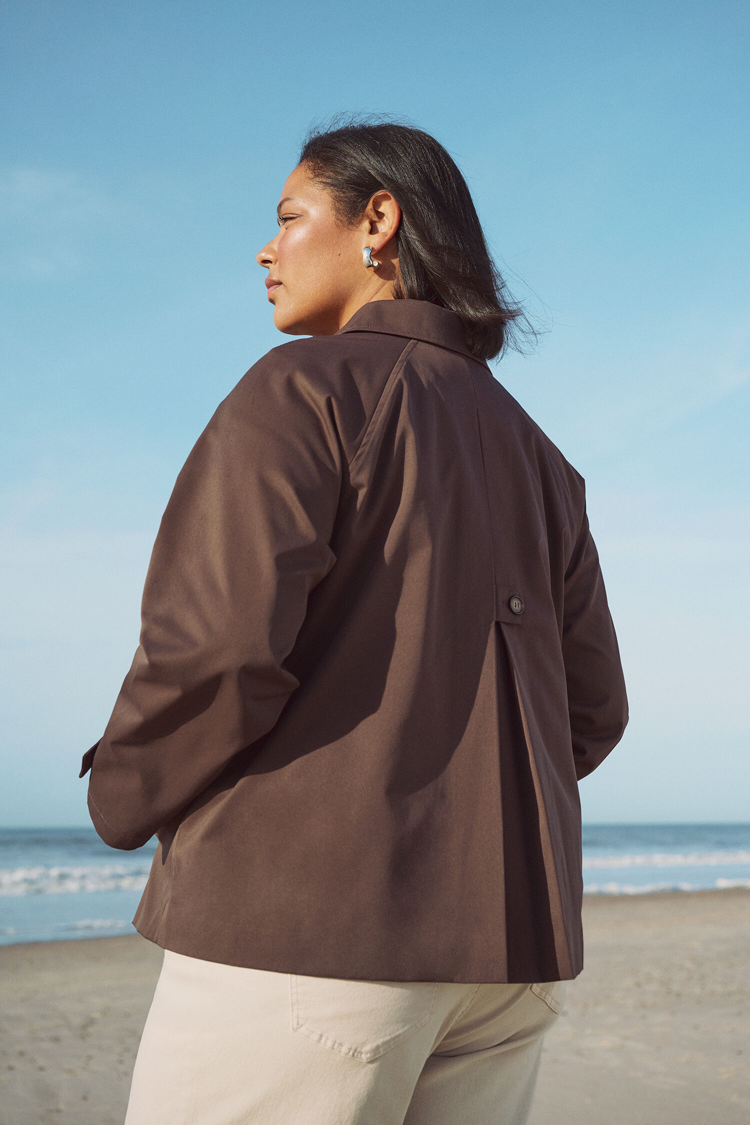 Ruskea lyhyt trenssitakki, , Model