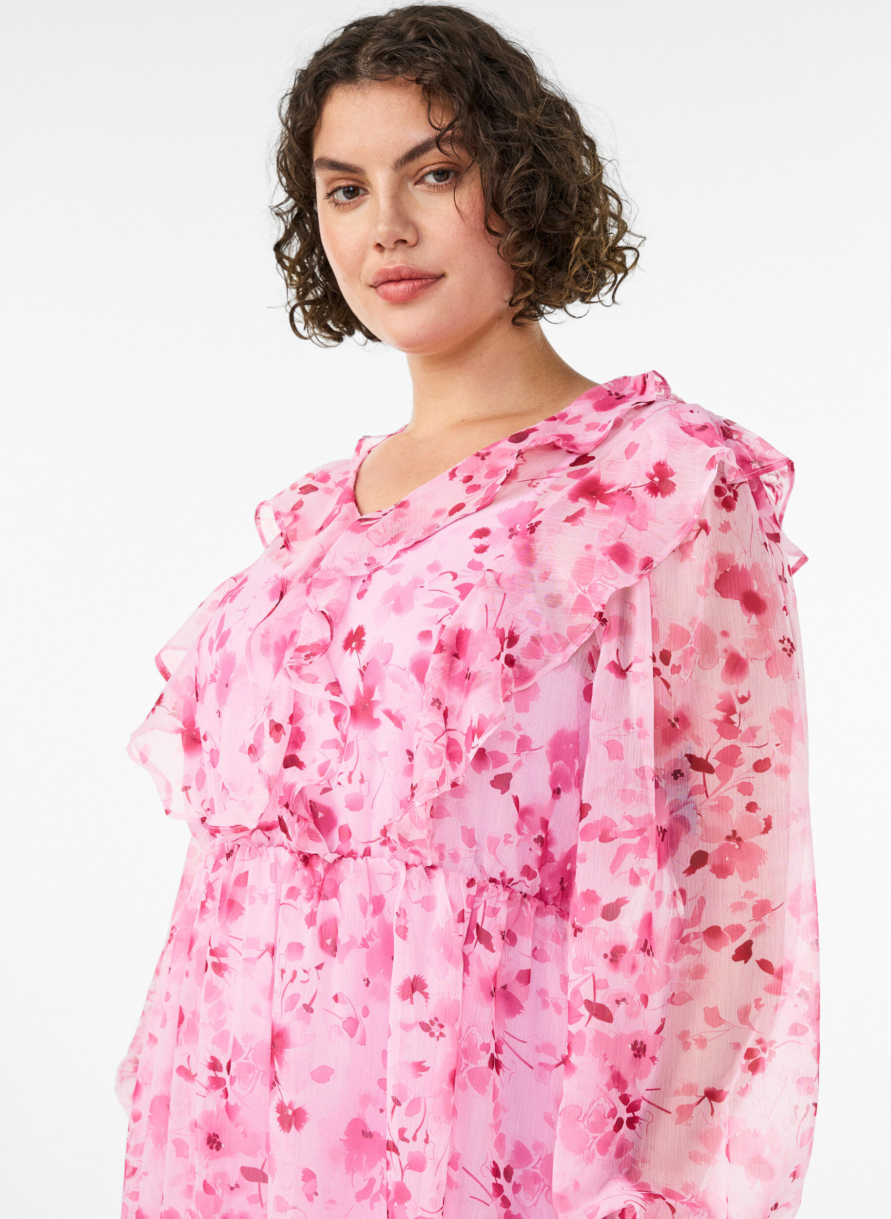 ZizziKukallinen sifonkimekko r&ouml;yhel&ouml;ill&auml; ja pitkill&auml; hihoilla, Vaaleanpunainen, Model image number 2