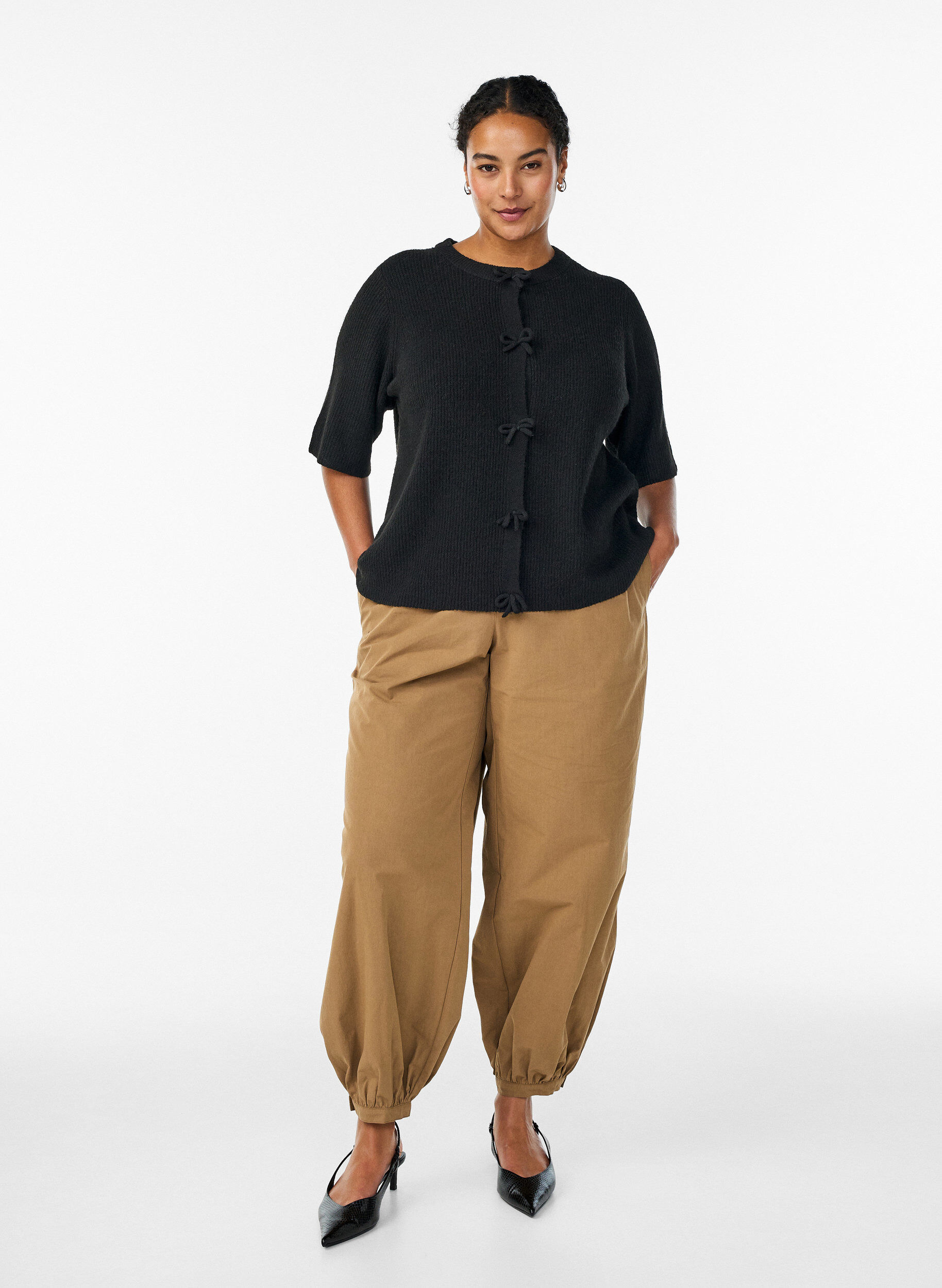 Zizzi Lyhythihainen neuletakki ruseteilla, Musta, Model image number 1