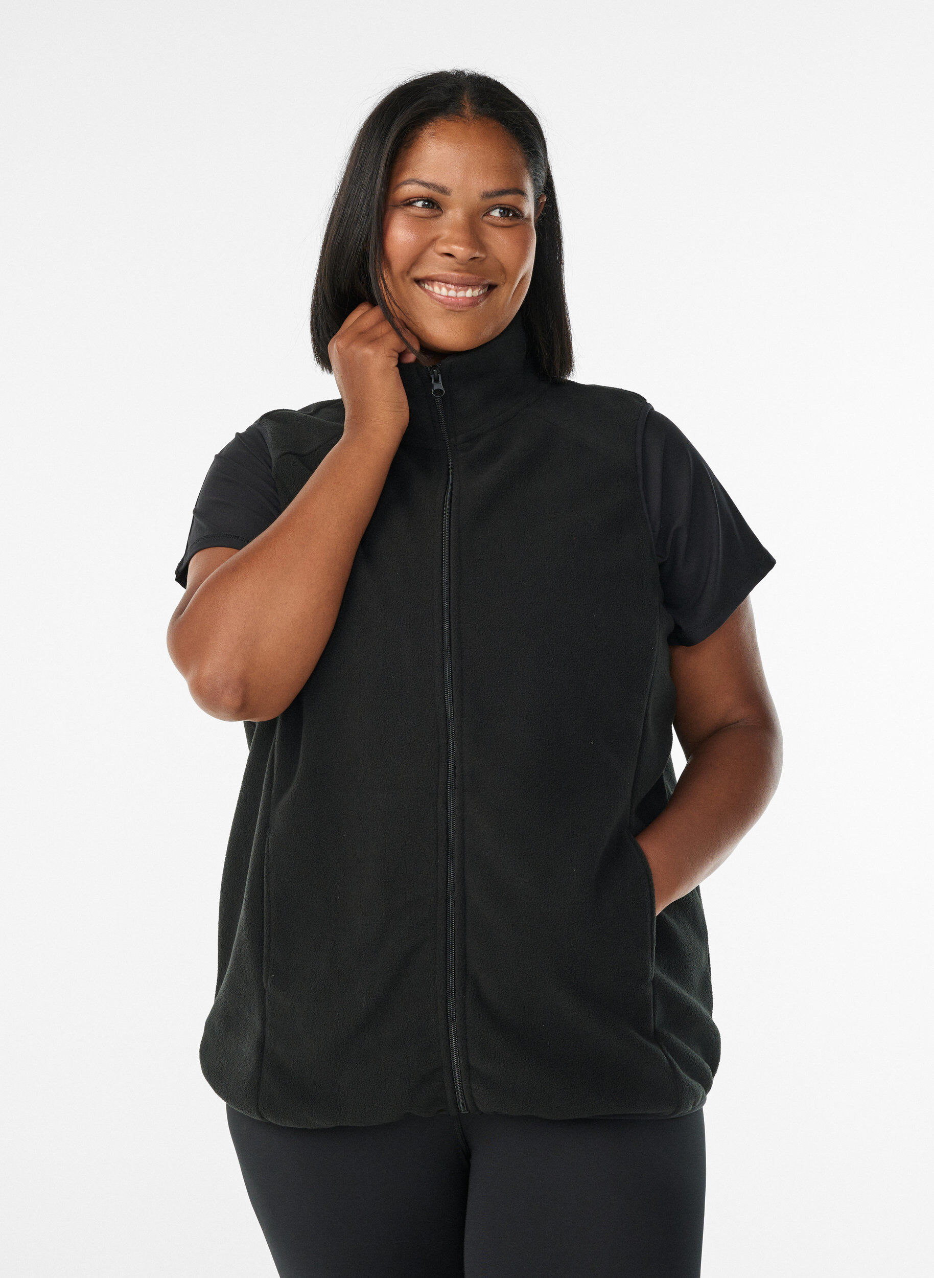 Fleeceliivi taskuilla, Musta, Model