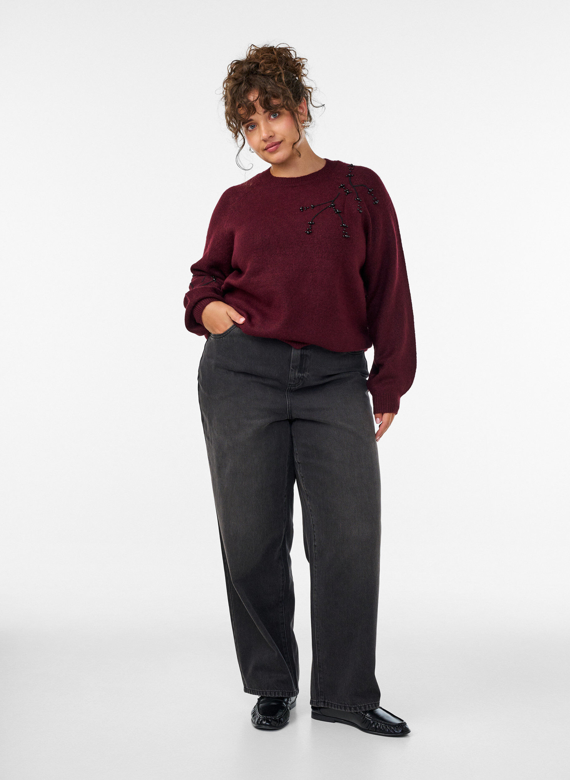 ZizziNeule helmikirjailulla, Punainen, Model image number 1