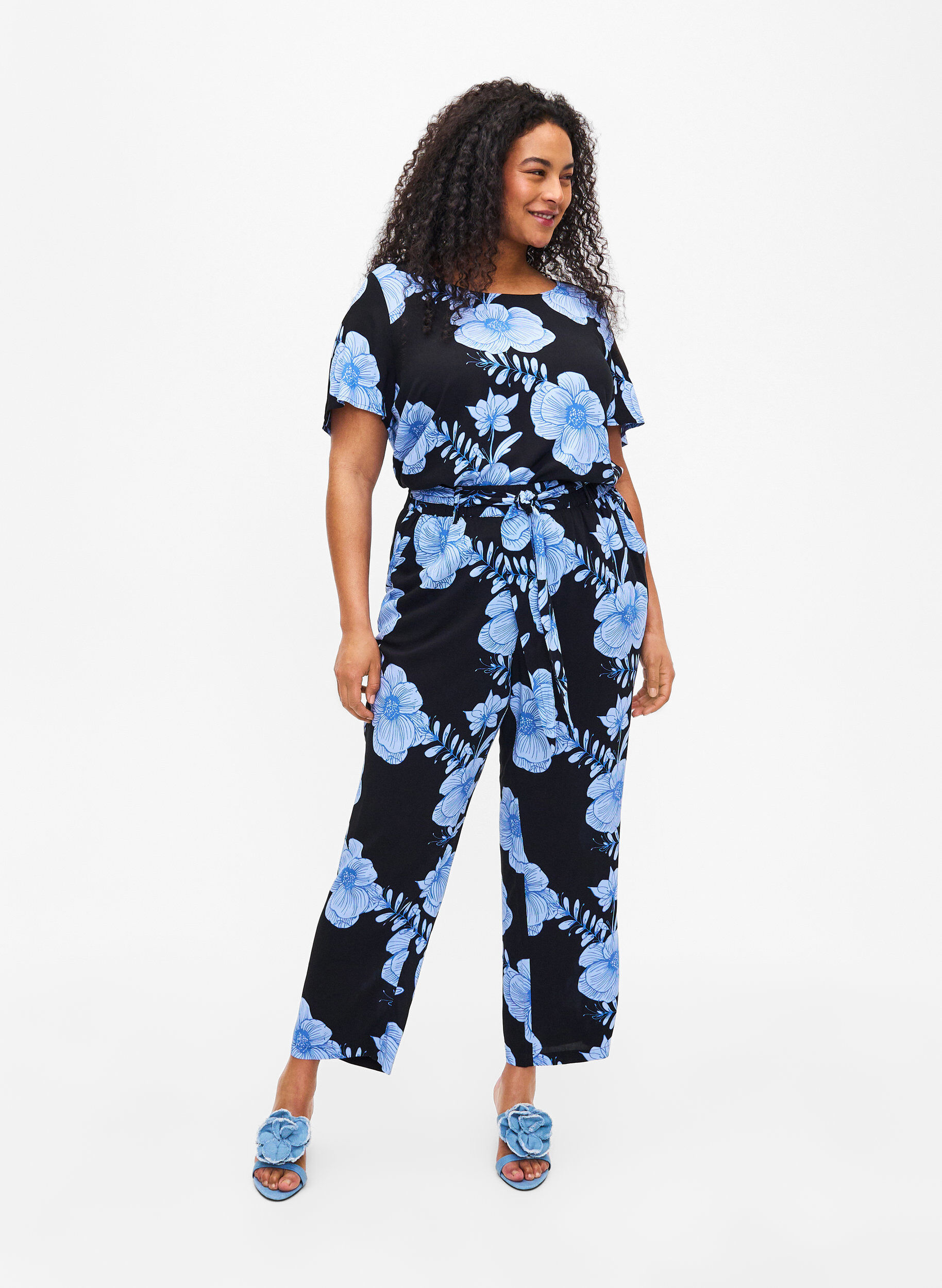 Zizzi Korkeavy&ouml;t&auml;r&ouml;iset viskoosihousut, Musta, Model image number 0