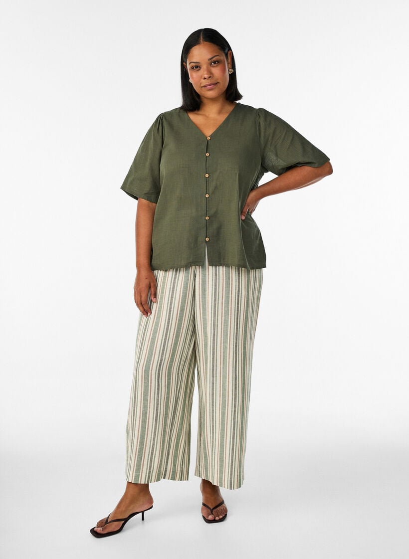 Lyhythihainen puuvillapaita V-p&auml;&auml;ntiell&auml;, Vihre&auml;, Model image number 1