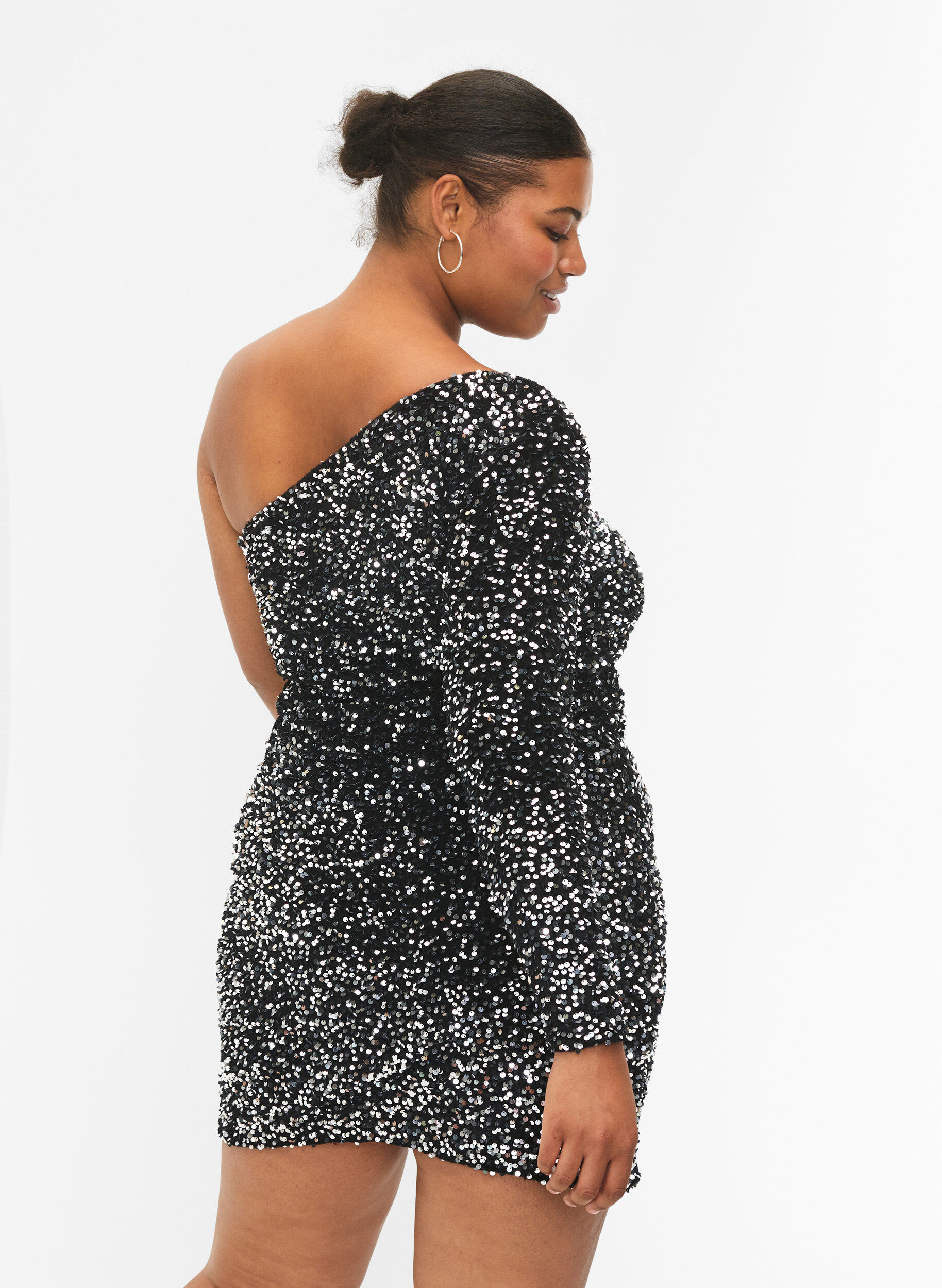 Zizzi Lyhyt yksiolkaiminen mekko paljeteilla, Black/Silver Sequins, Model image number 1