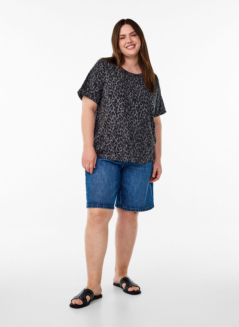 Pyöreäkauluksinen T-paita, jossa kauttaaltaan printti, Harmaa, Model image number 1