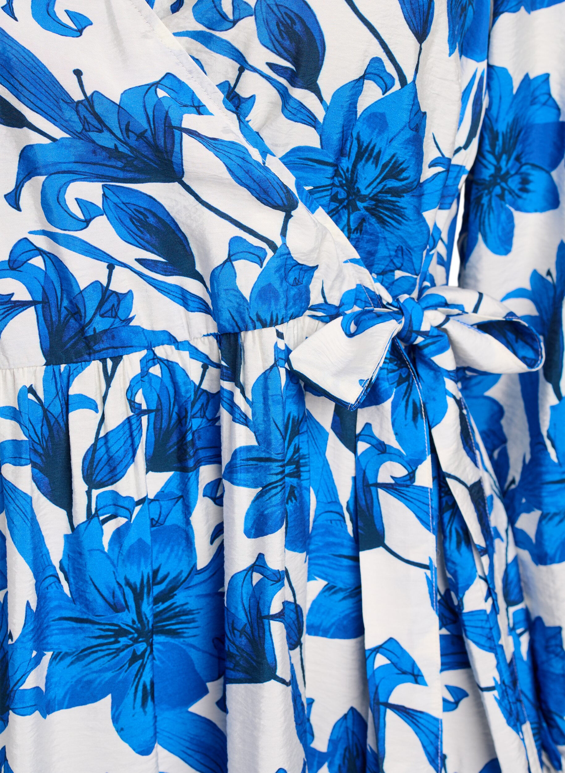 Zizzi Kukkakuosinen kietaisumekko solmuvy&ouml;ll&auml;, Vanilja, Packshot image number 2