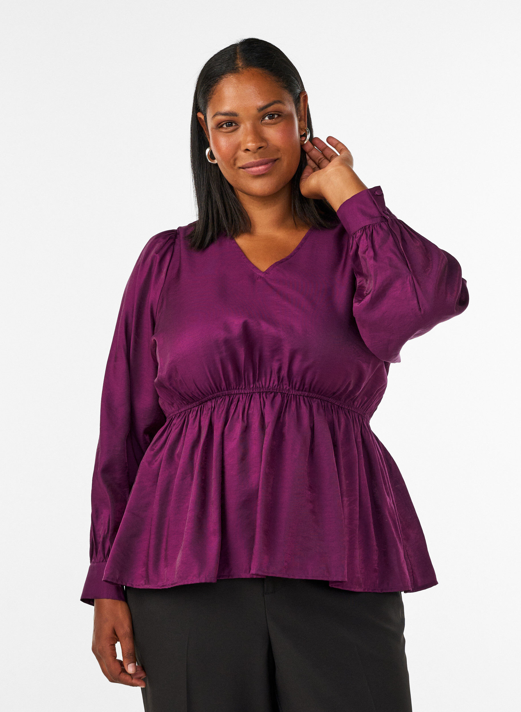 Kiilt&auml;v&auml; viskoosipusero peplum-efektill&auml;, Violetti, Model