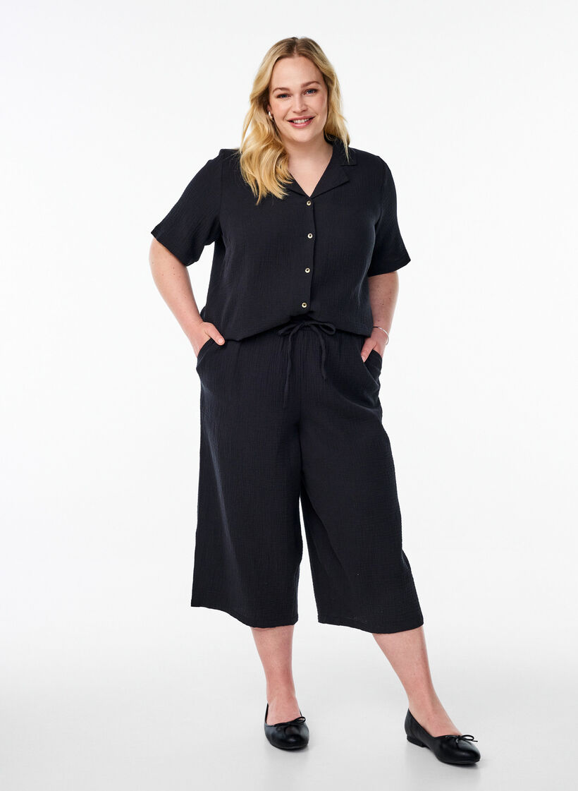 Culotte-housut, joissa on korkea vy&ouml;t&auml;r&ouml;, Musta, Model image number 0