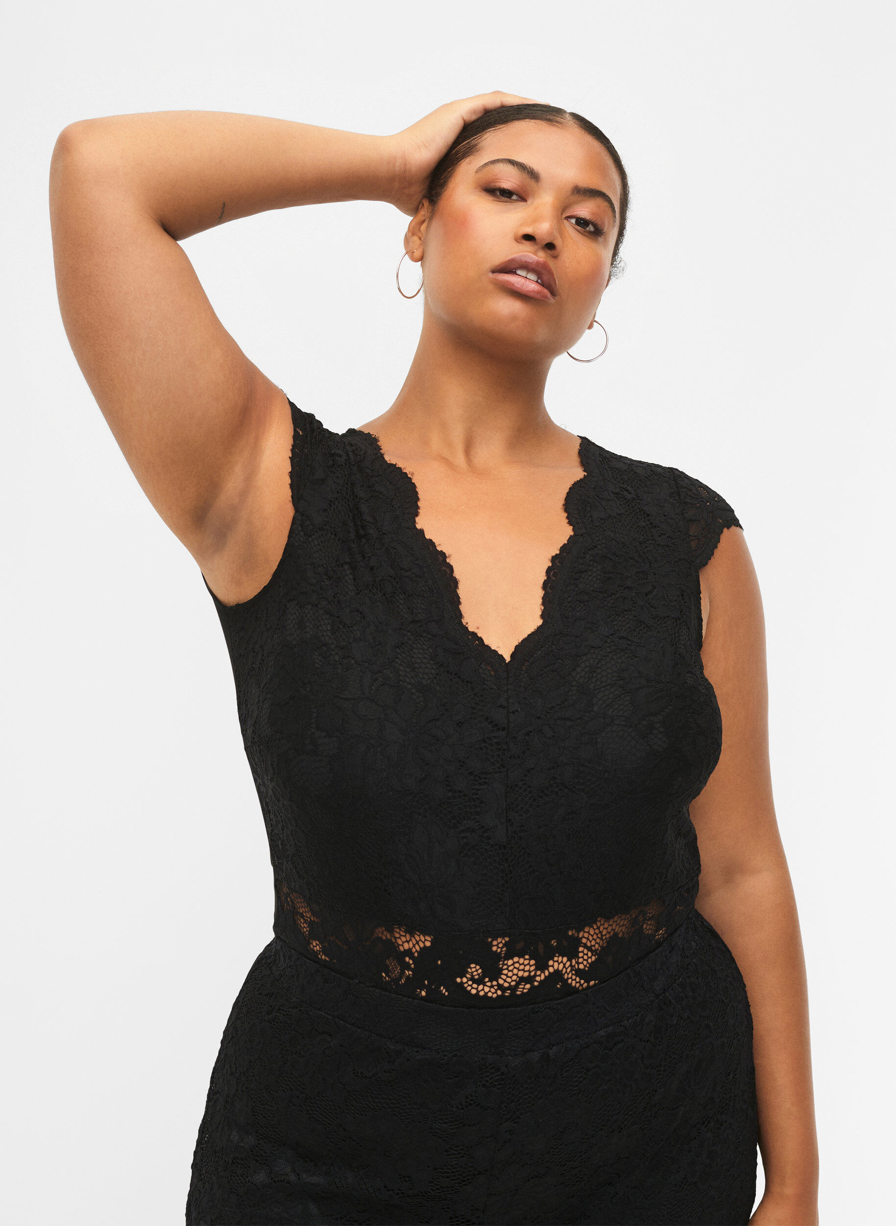 Zizzi Body koristeellisella pitsill&auml; ja v-kauluksella, Black, Model image number 0