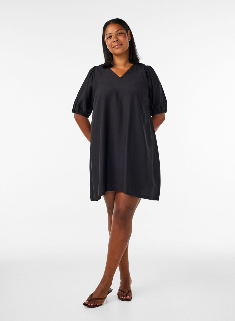 Lyhyt A-linjainen mekko V-p&auml;&auml;ntiell&auml;, Musta, Model image number 1