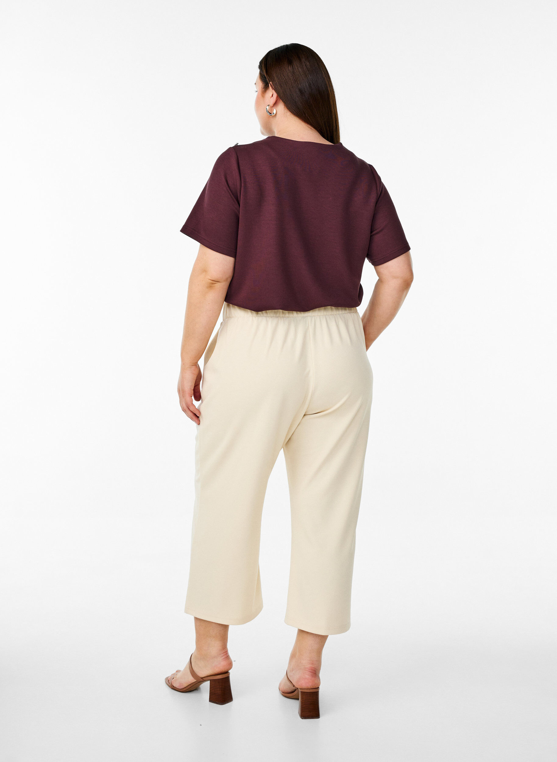 Zizzi7/8-pituiset housut v&auml;lj&auml;ss&auml; mallissa, Beige, Model image number 1