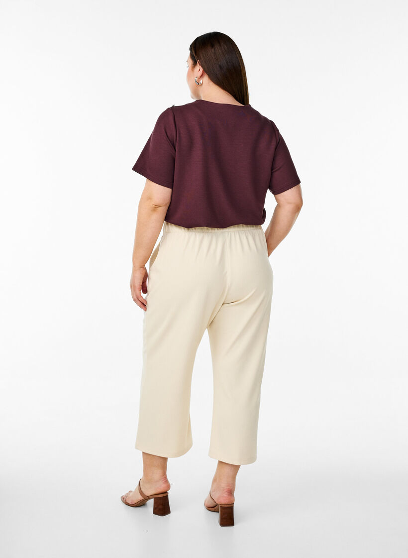 7/8-pituiset housut v&auml;lj&auml;ss&auml; mallissa, Beige, Model image number 1