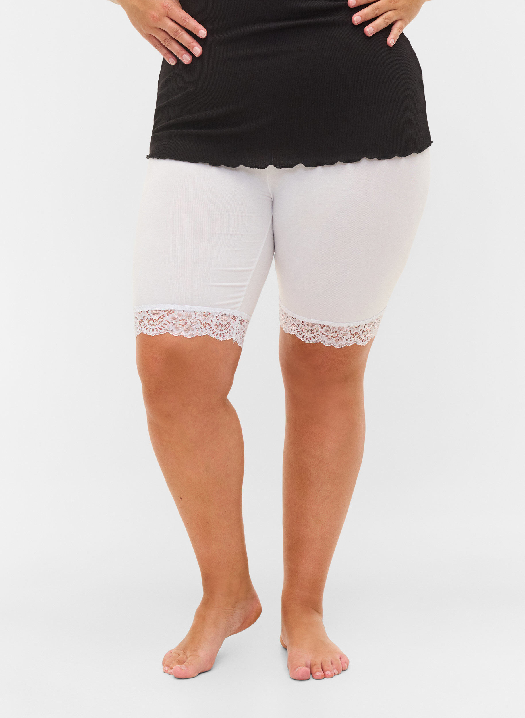 ZizziPy&ouml;r&auml;ilyshortsit pitsireunuksella, Valkoinen, Model image number 2