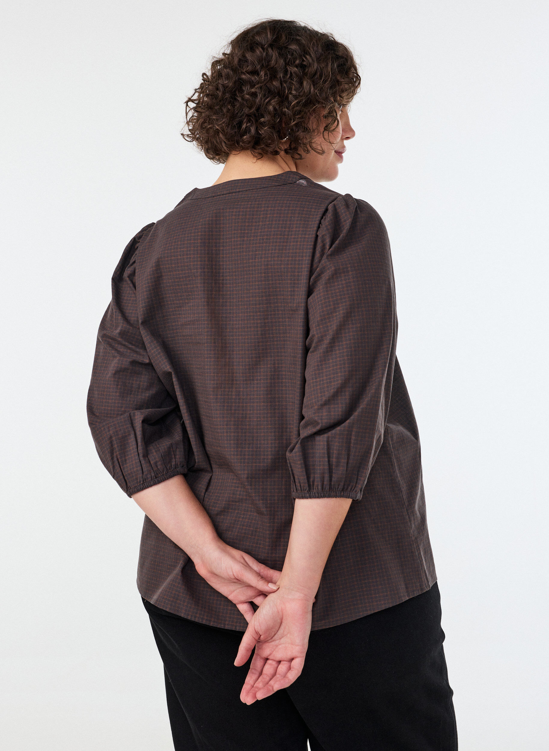 ZizziRuudullinen pusero V-p&auml;&auml;ntiell&auml; ja 3/4-hihoilla, Ruskea, Model image number 2