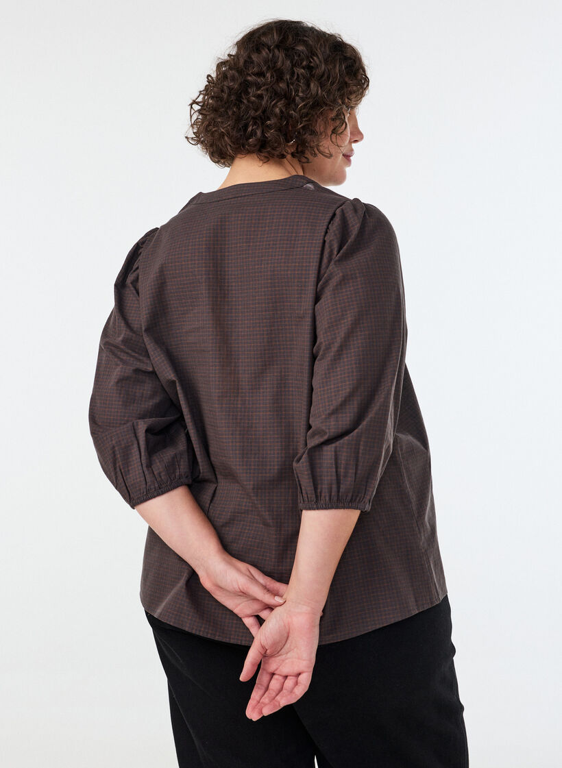 Ruudullinen pusero V-p&auml;&auml;ntiell&auml; ja 3/4-hihoilla, Ruskea, Model image number 2