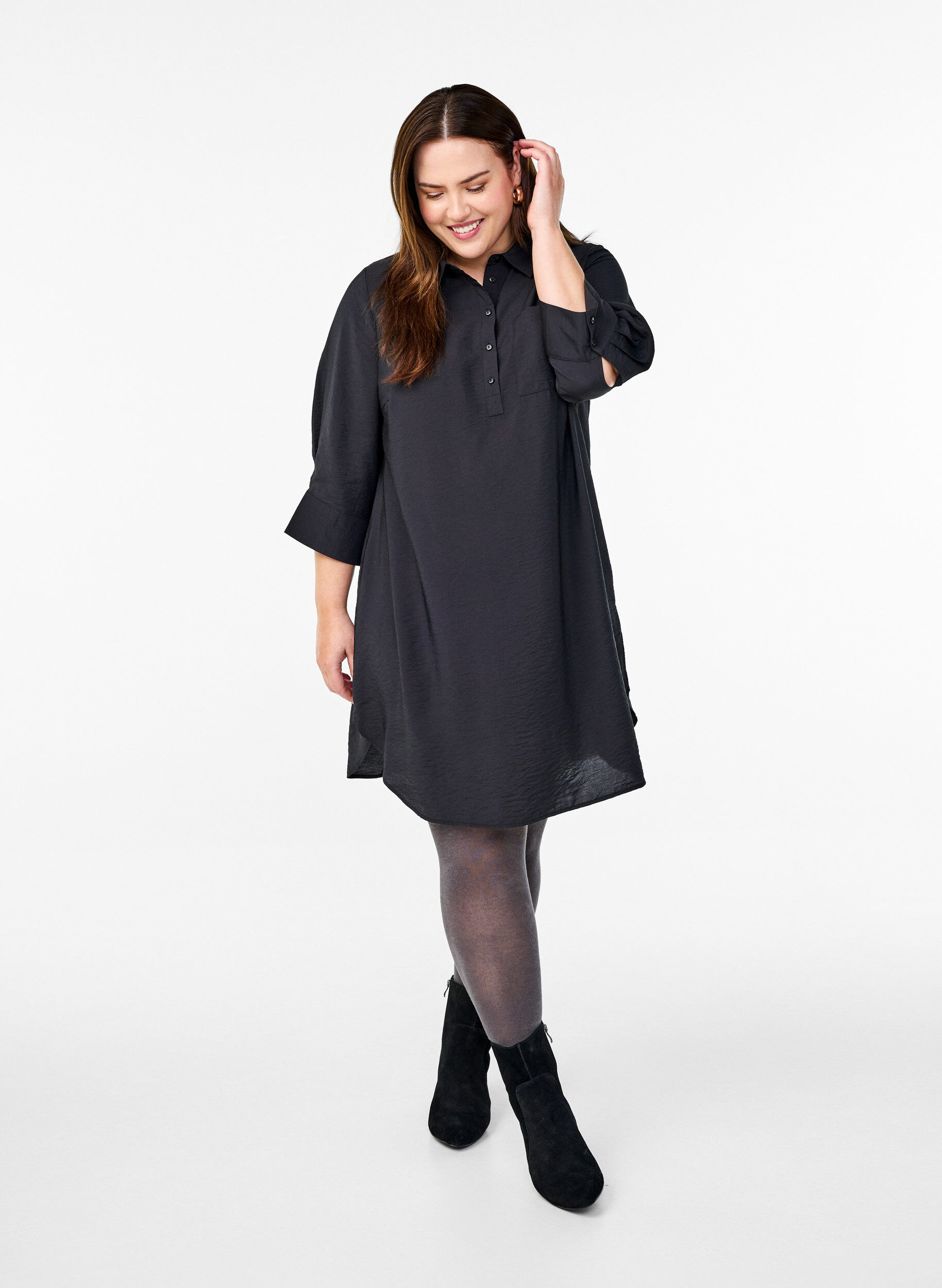 ZizziLyhyt mekko kauluksella ja rintataskulla, Musta, Model image number 1