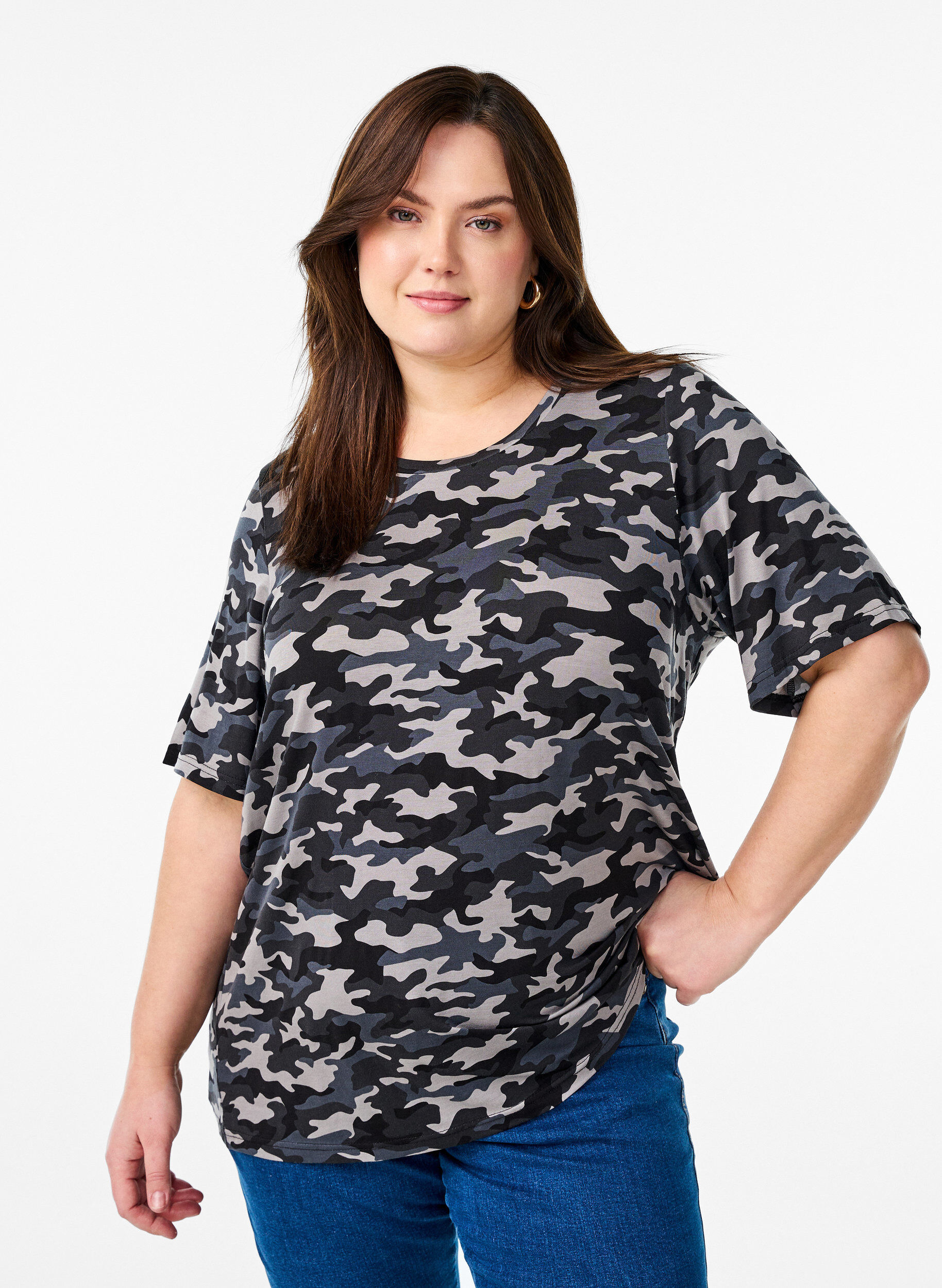 ZizziT-paita, jossa TENCEL&trade; Lyocell ja maastokuvio, Harmaa, Model image number 0