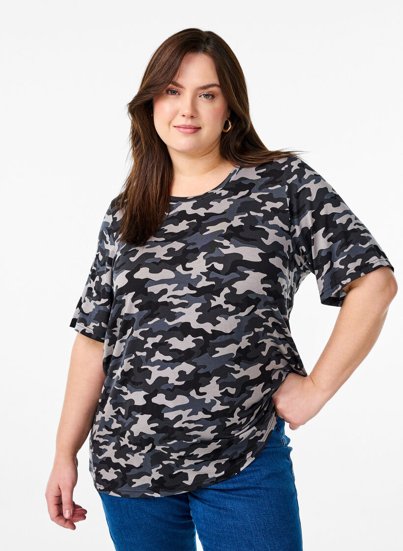 T-paita, jossa TENCEL&trade; Lyocell ja maastokuvio, Harmaa, Model image number 0