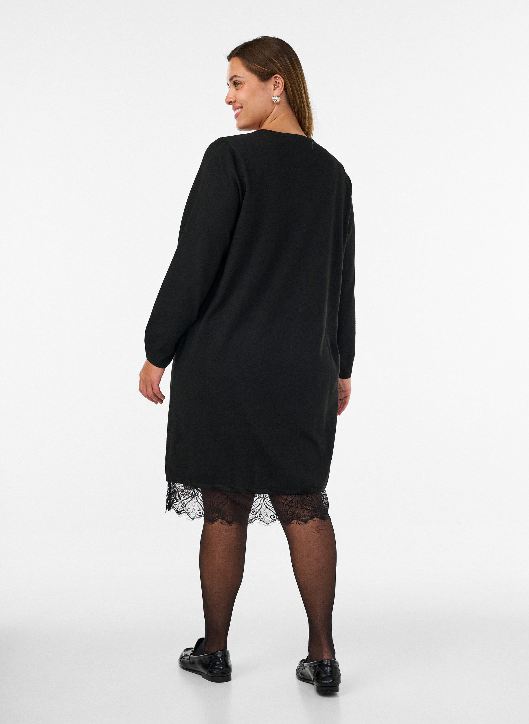 ZizziLyhyt neulemekko pitsihelmalla, Musta, Model image number 2