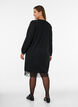 Lyhyt neulemekko pitsihelmalla, Musta, Model image number 2
