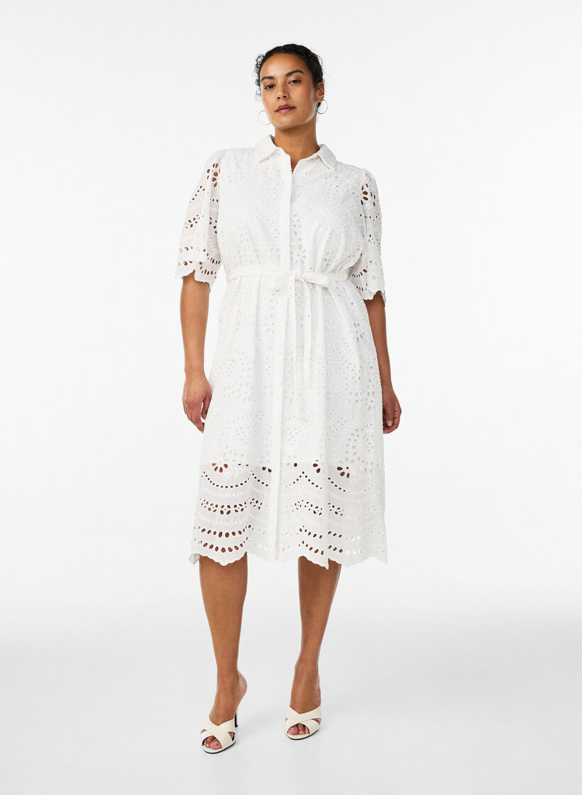 Paitamekko brodeerattua broderie anglaise -kangasta vy&ouml;ll&auml;, Valkoinen, Model image number 1