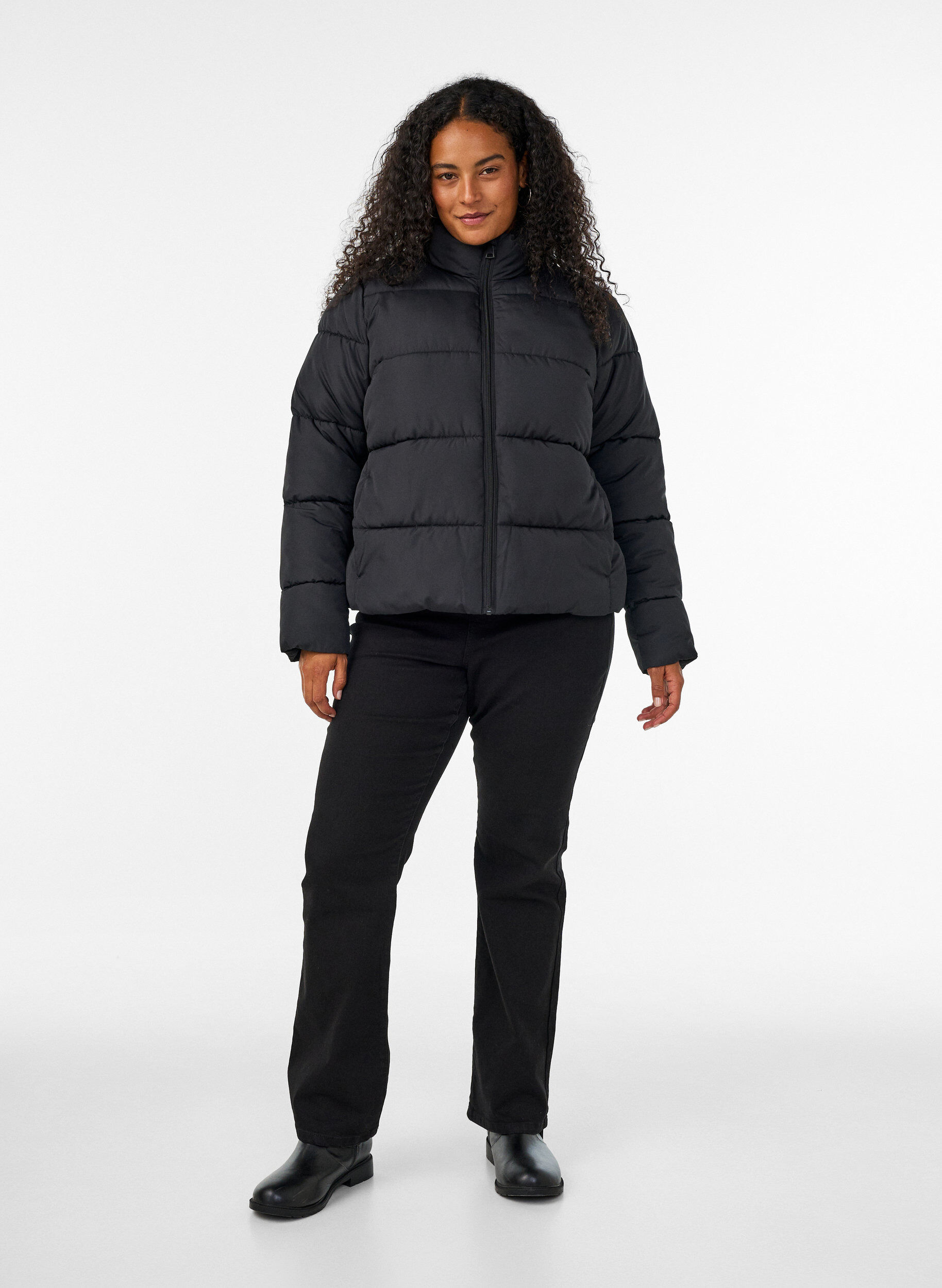 ZizziLyhyt toppatakki korkealla kauluksella, Musta, Model image number 1