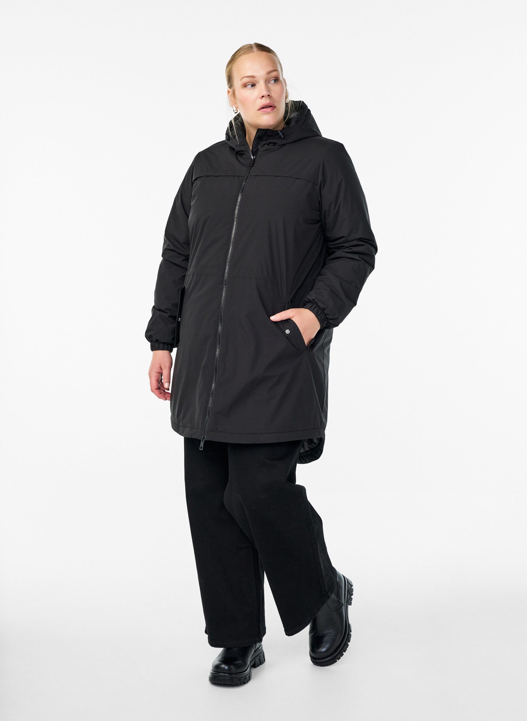 Zizzi Kevyt topattu parka hupulla, Musta, Model image number 1