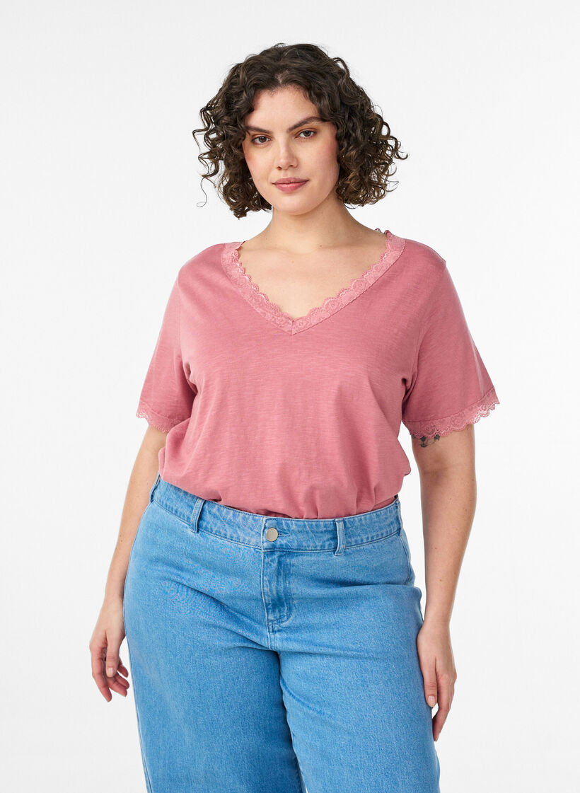 T-paita pitsireunuksella, Vaaleanpunainen, Model image number 0