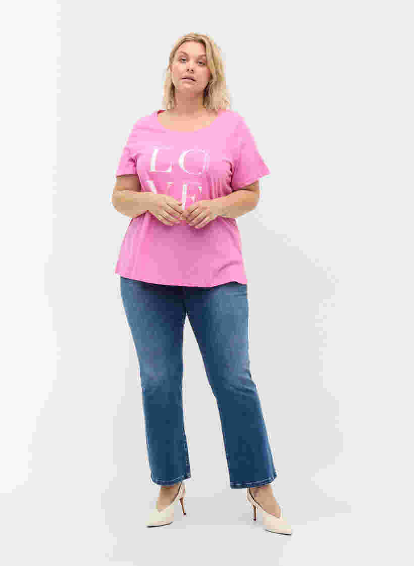 Lyhythihainen puuvillainen t-paita painatuksella, Cyclamen LOVE, Model image number 2