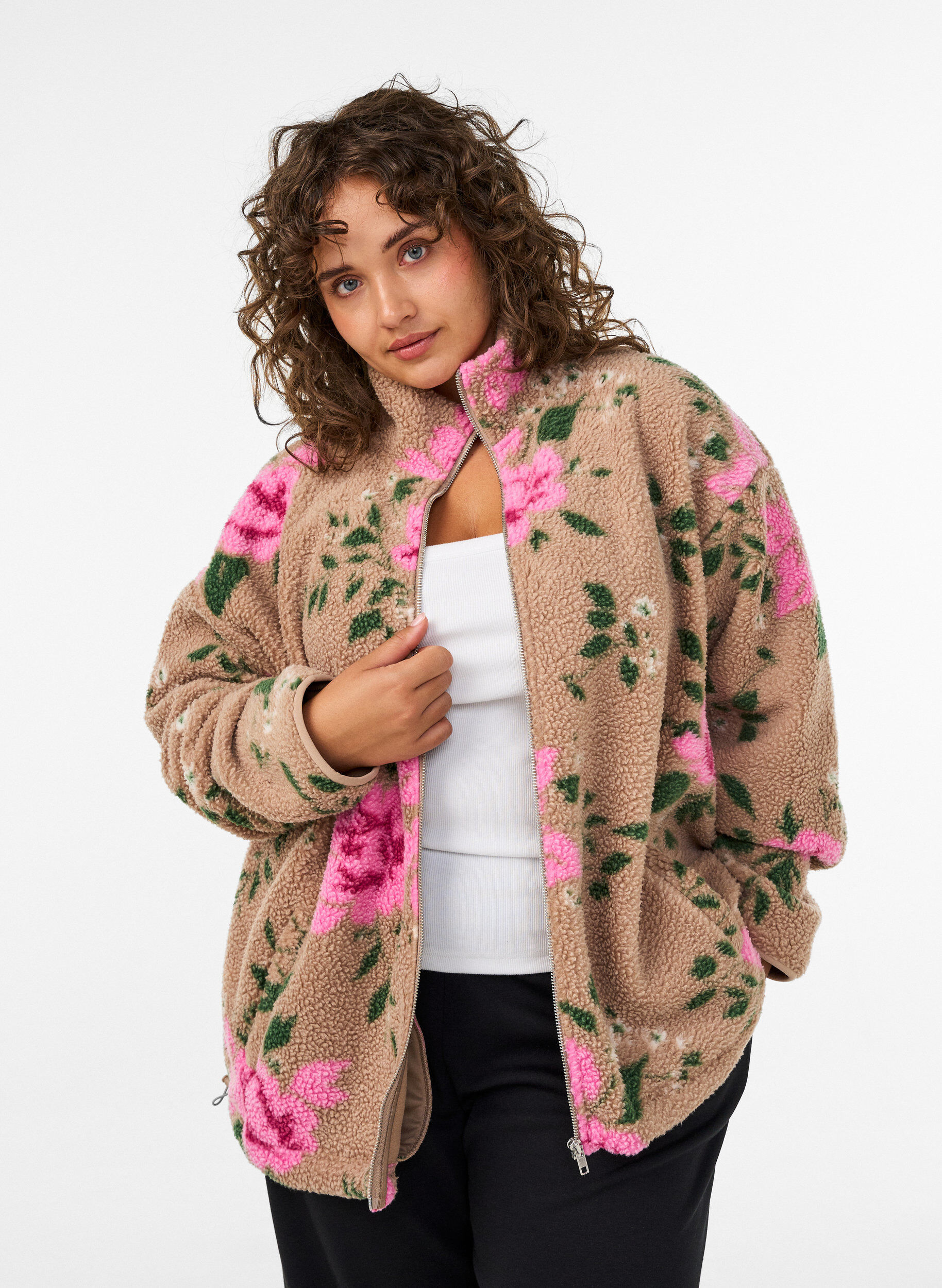 ZizziKukkafleecetakki korkealla kauluksella ja vetoketjulla, Beige, Model image number 0