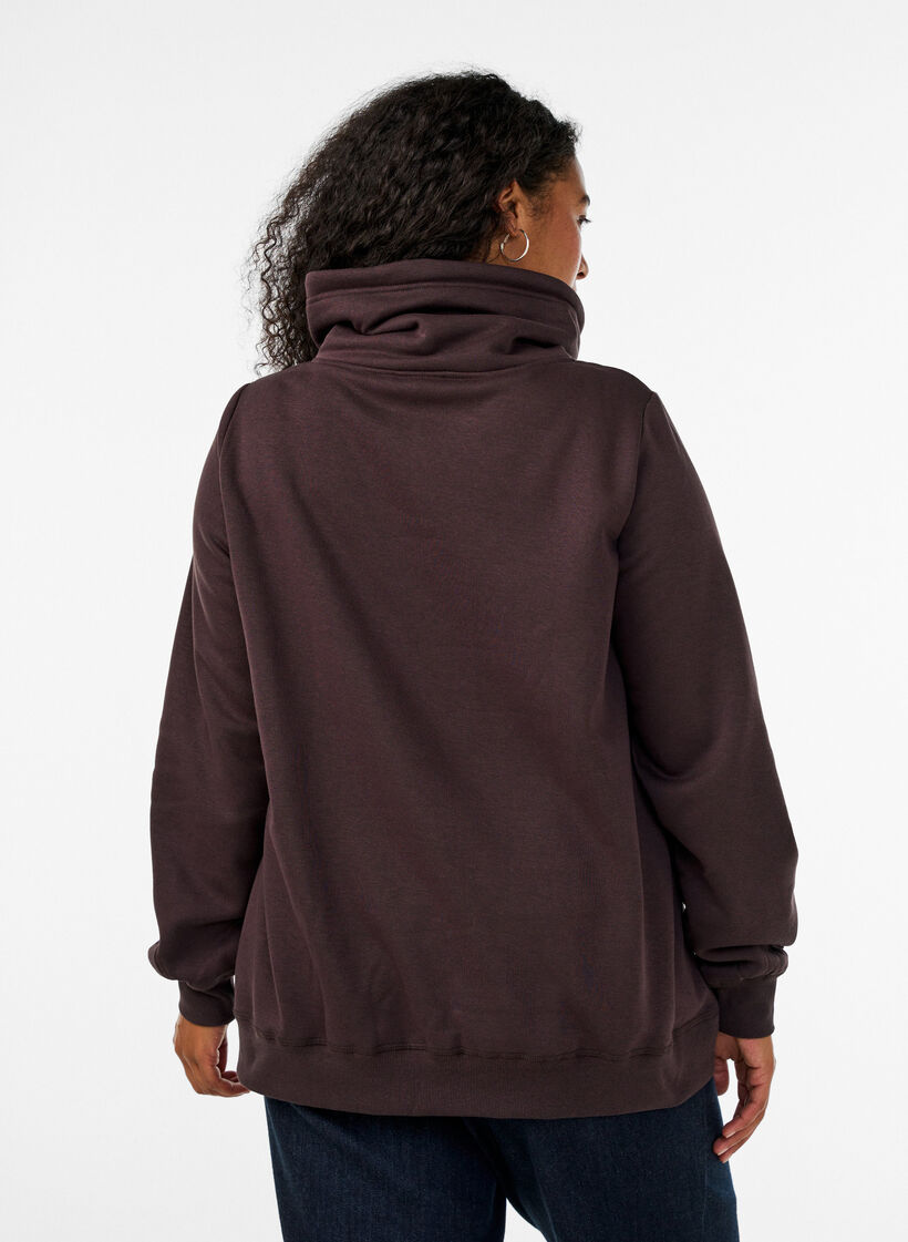 Collegepaita korkealla kauluksella ja taskuilla, Ruskea, Model image number 2