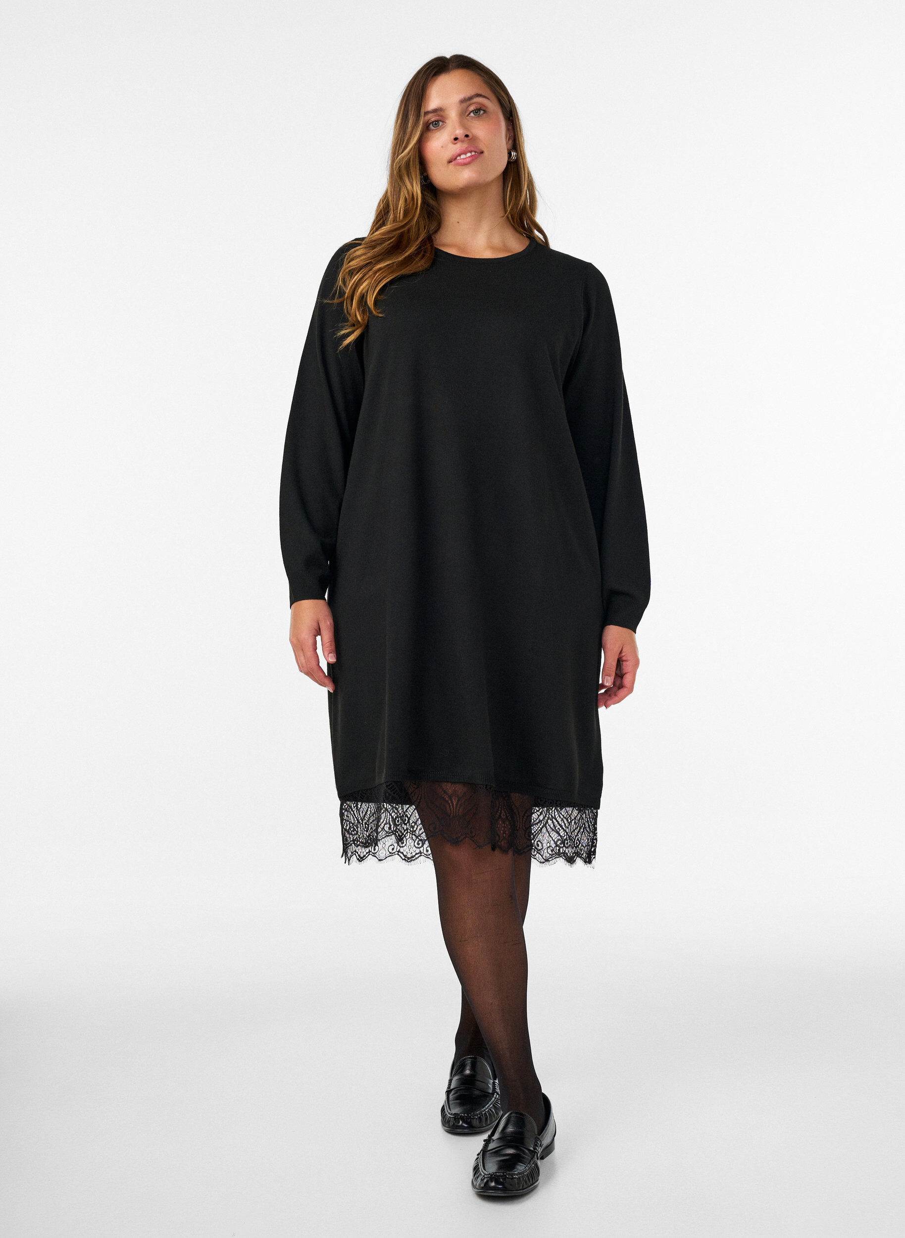 ZizziLyhyt neulemekko pitsihelmalla, Musta, Model image number 1