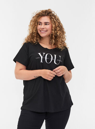 Ekologisesta puuvillasta valmistettu t-paita painatuksella, Black You, Model image number 0