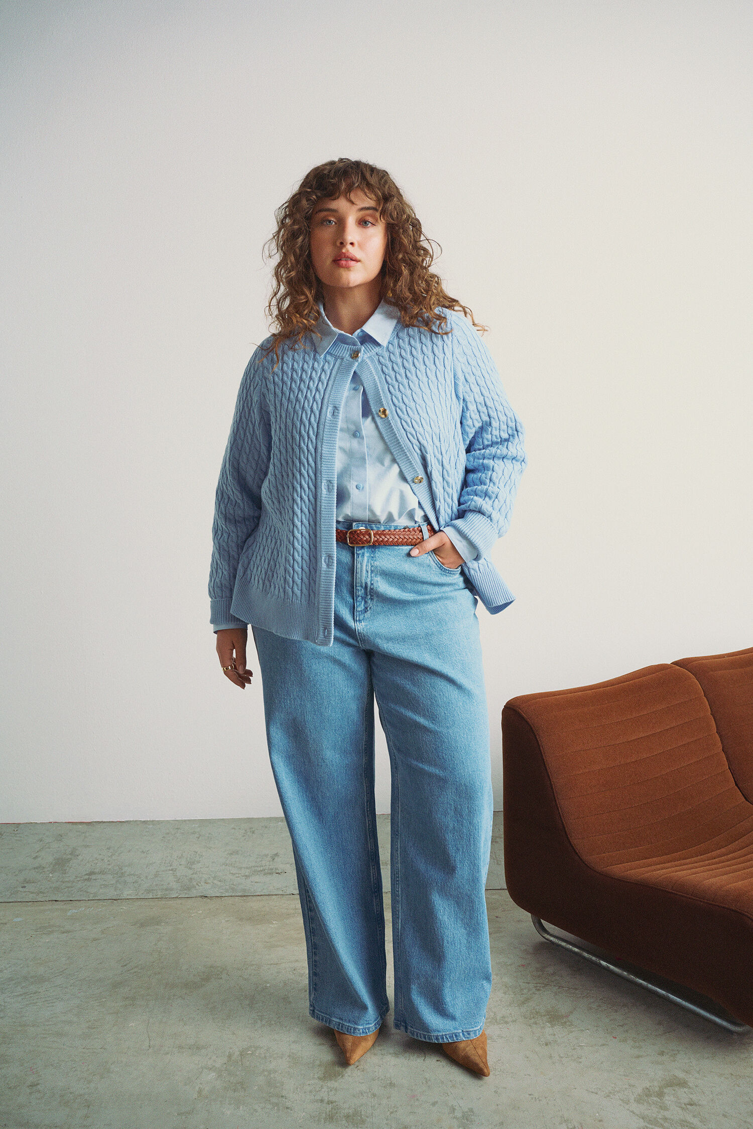 Siniset yksityiskohdat, , Model