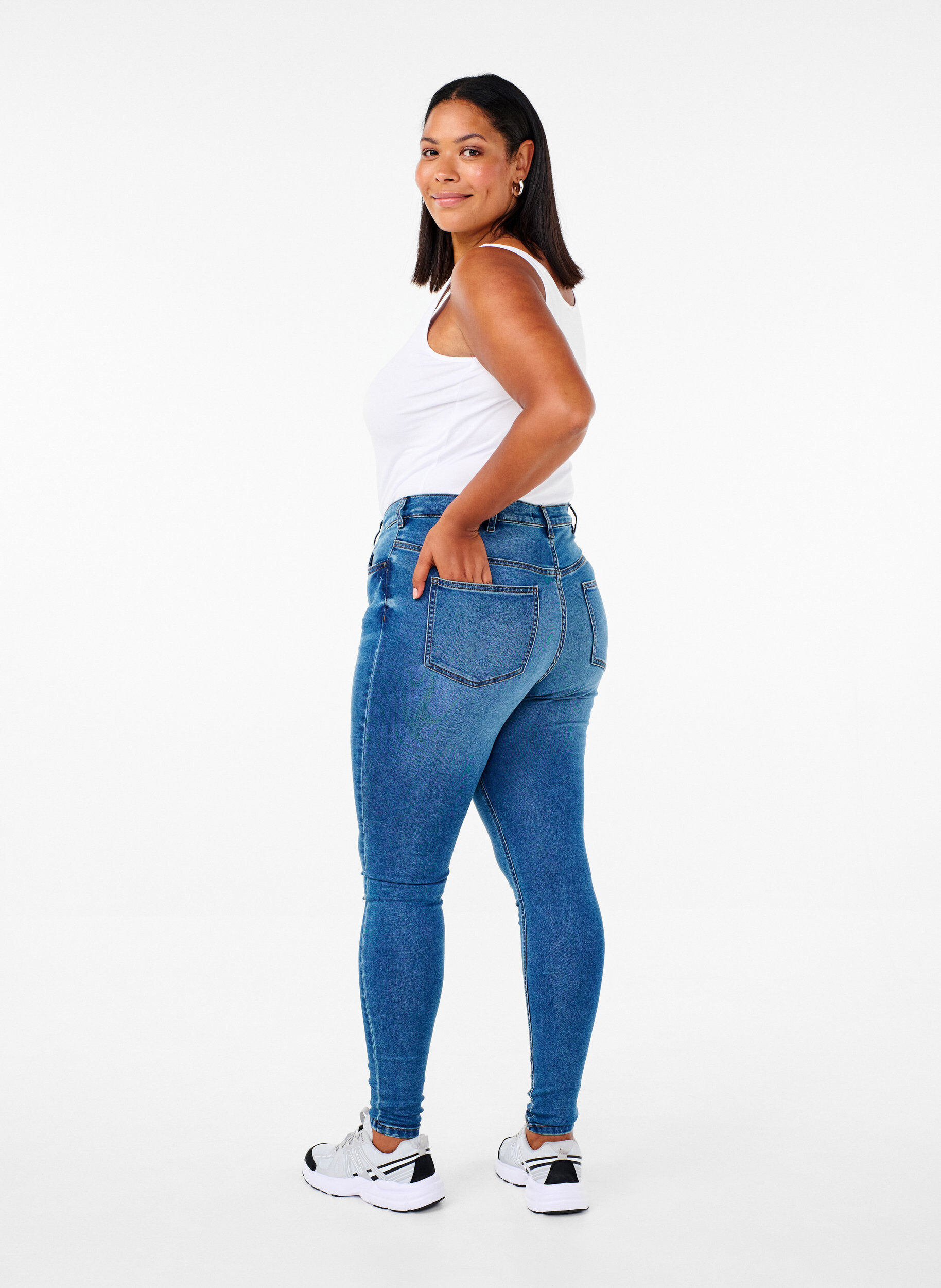 Zizzi Korkeavy&ouml;t&auml;r&ouml;iset Amy-farkut nappikiinnityksell&auml;, Blue Denim, Model image number 1