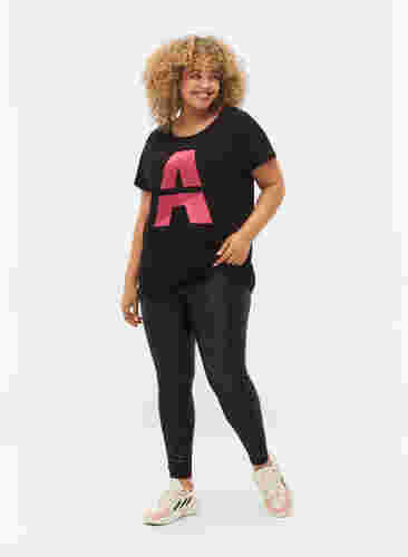 T-paita printillä treeniin , Black w. Pink A, Model image number 2