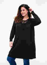 Pitkähihainen mekko pitsiyksityiskohdilla, Black, Model